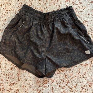 Vuori dash shorts